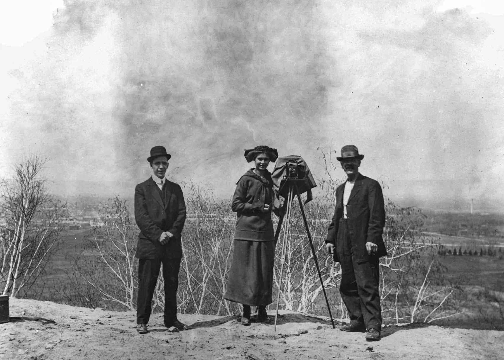 Murphy Library, Photographers at Grandad Bluff, 1906
